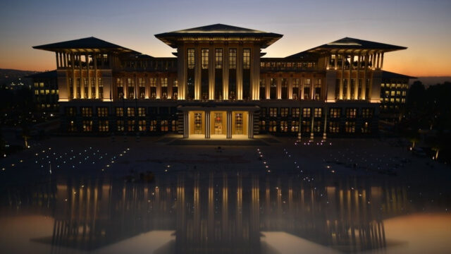 Saray Rejimi Nasıl Yenilemez?