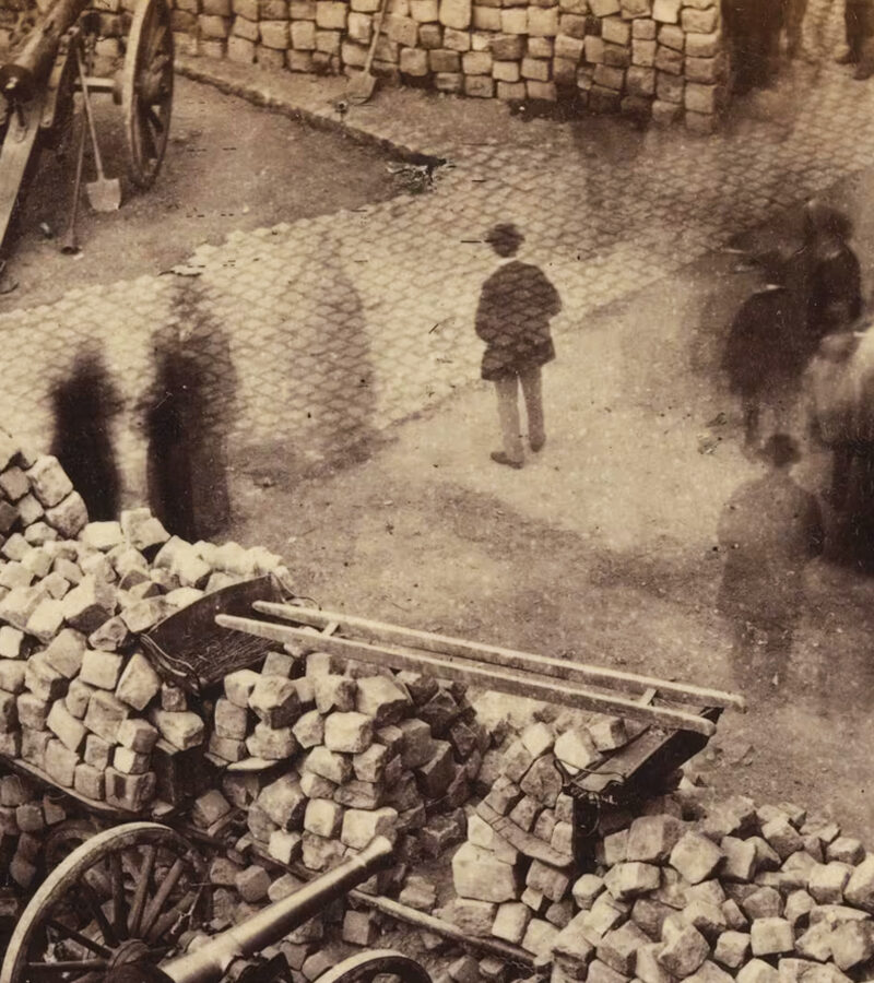 Paris’te “Gökyüzüne Saldıran” Yoldaşlar