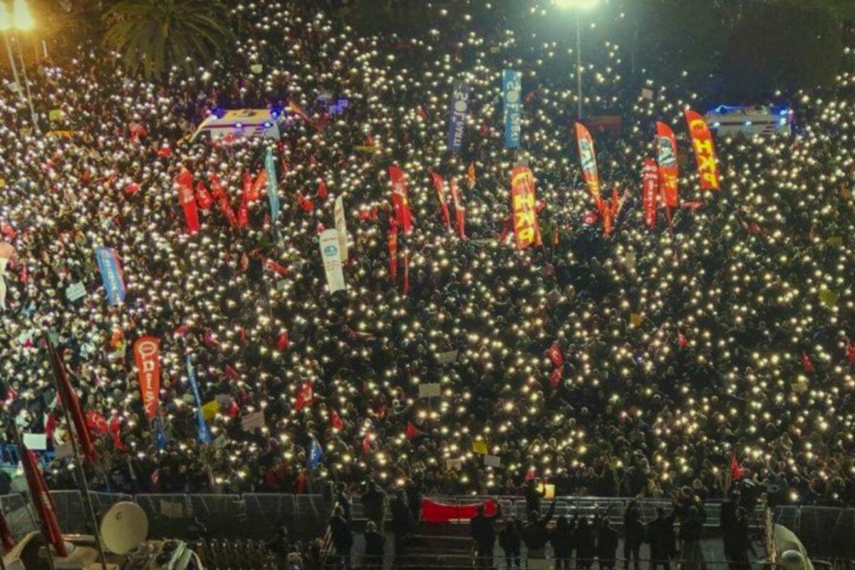 O Bayraklar Neden Hiç İnmemeli? O Bayraklar Neden Hiç İnmemeli?