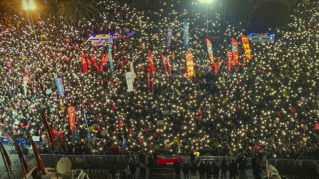 O Bayraklar Neden Hiç İnmemeli?