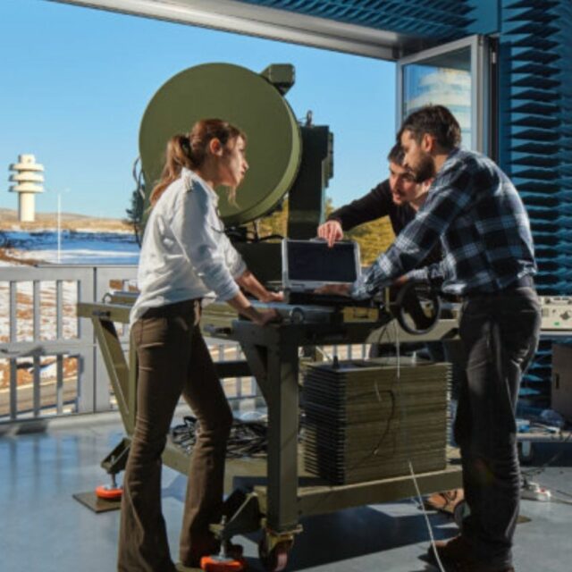 Silahlandırılan Bilim, Askerileşen Akademi