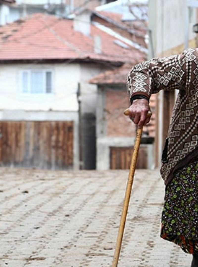 Yoksullaşarak Yaşlanma: Biriken Eşitsizlikler ve Türkiye’de Kadın Yoksulluğu