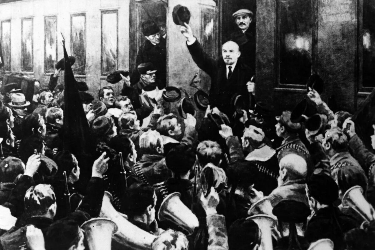 “Dünyayı dolaşıyor Lenin!”