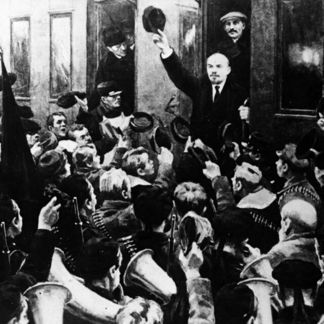 “Dünyayı dolaşıyor Lenin!”