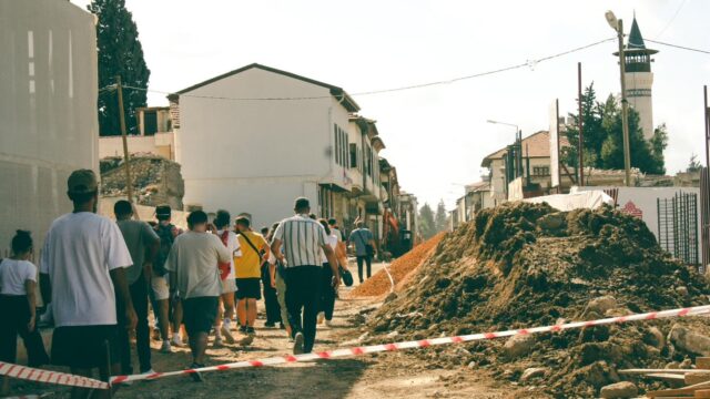 Tuğçe Tezer ile Söyleşi: Antakya’yı Kaybın, Hâfızanın ve Umudun İzinde Adımlamak