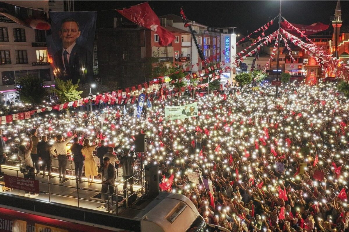 Yiğidim Aslanım’dan Baba Ocağı’na: CHP’nin İçi Neyi Gösteriyor Yiğidim Aslanım’dan Baba Ocağı’na: CHP’nin İçi Neyi Gösteriyor