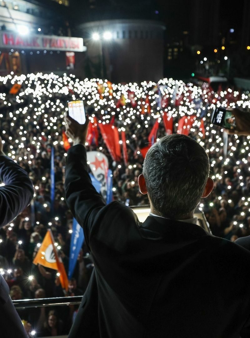 Devletin Gölgesinde Siyasetin Çözülüşü