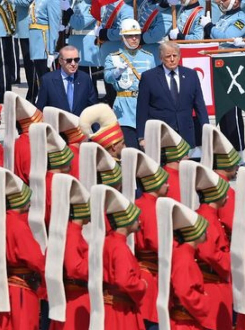 İhtişamın Ekonomi Politiği: Thorstein B. Veblen’in Kapitalizm Eleştirisi Üzerinden NATO Zirvesine Bir Bakış