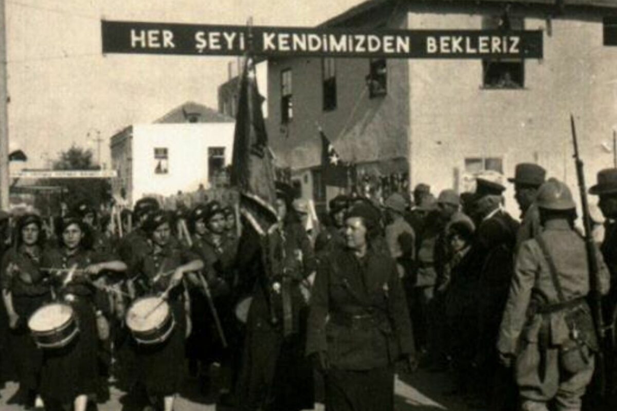 Her Şeyi Kendimizden Bekleriz Her Şeyi Kendimizden Bekleriz